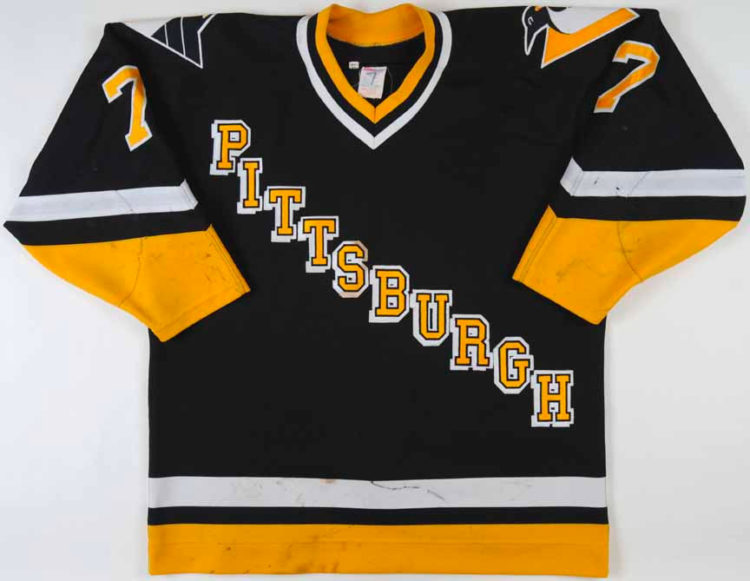 Penguins Bring Back 90s Look for New Third Uniform – SportsLogos