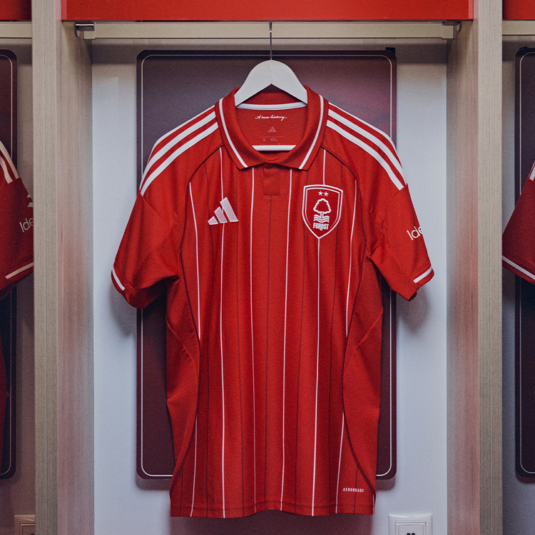 Manchester United, Napoli, Bayer Leverkusen Headline Latest Round of European Kit Launches – SportsLogos.Net News 15 nottingham forest home 1 20250717 european kit shirt jersey uniform unveilings spain la liga england premier league germany bundesliga france ligue 1 italy serie a