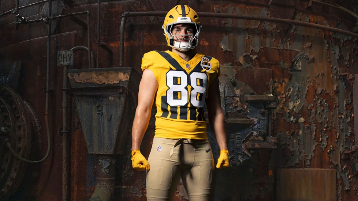 Pittsburgh Steelers Reprise 1933 Throwback Uniforms With New Gold Helmets