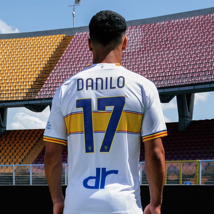 Manchester United, Napoli, Bayer Leverkusen Headline Latest Round of European Kit Launches – SportsLogos.Net News 26 us lecce away back 20250717 european kit shirt jersey uniform unveilings spain la liga england premier league germany bundesliga france ligue 1 italy serie a