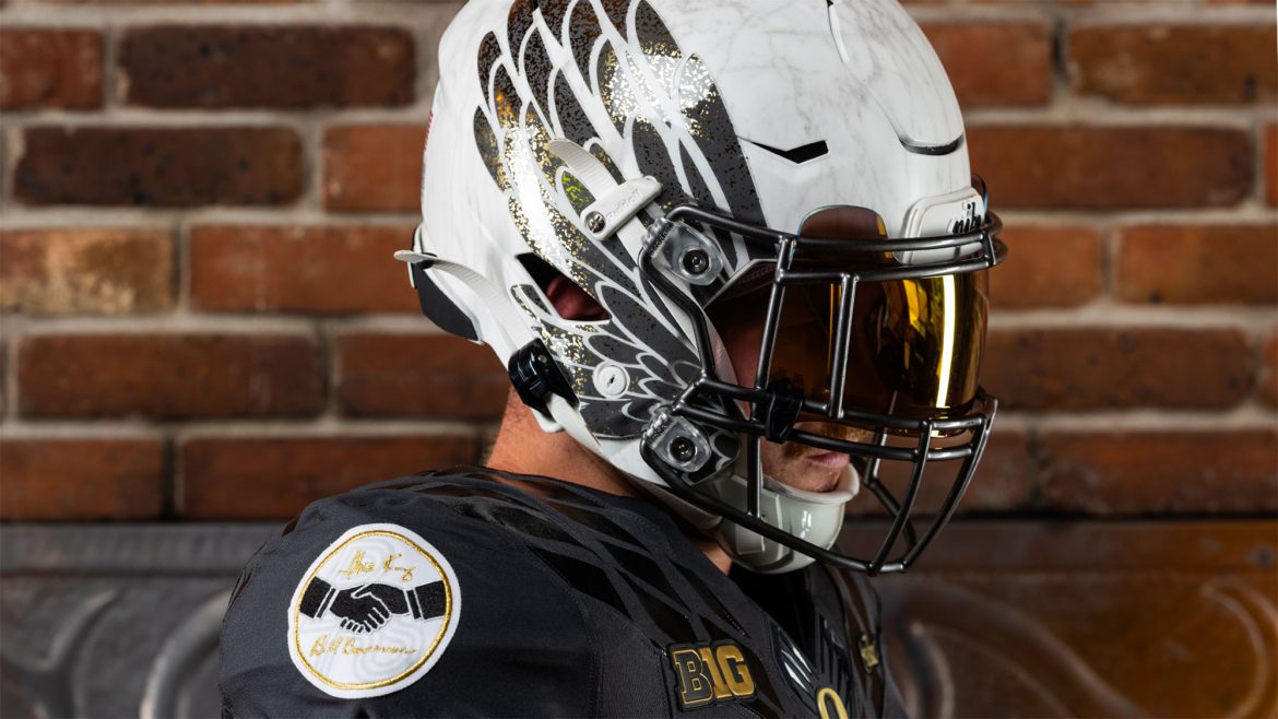 Oregon Ducks Honor Phil Knight, Bill Bowerman With “Shoe Duck” Alternate Football Uniforms