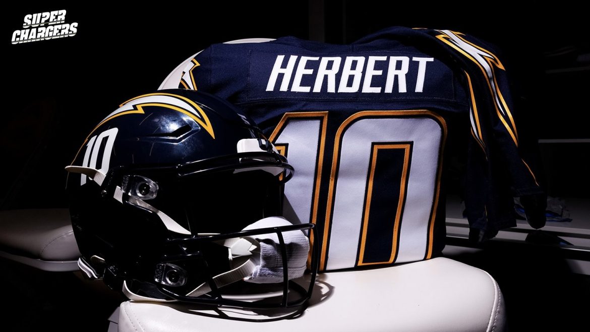 Los Angeles Chargers Debut Navy Blue “Super Chargers” Alternate Uniforms On Thursday