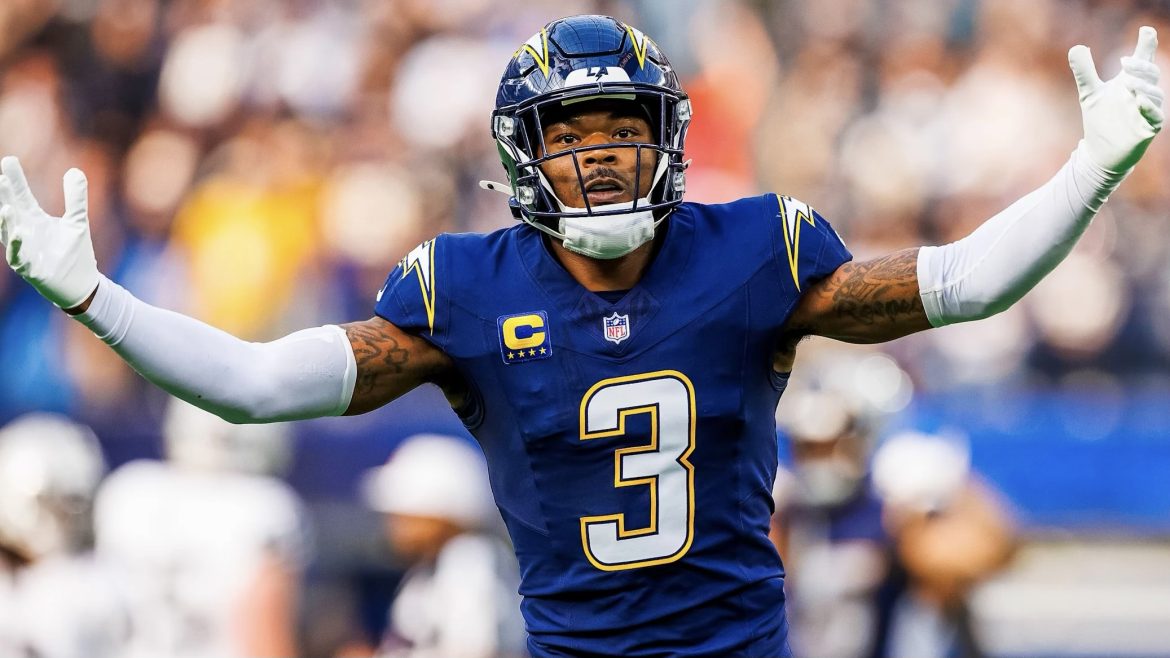 Los Angeles Chargers Wearing Navy Blue “Super Chargers” Alternate Uniforms On Saturday